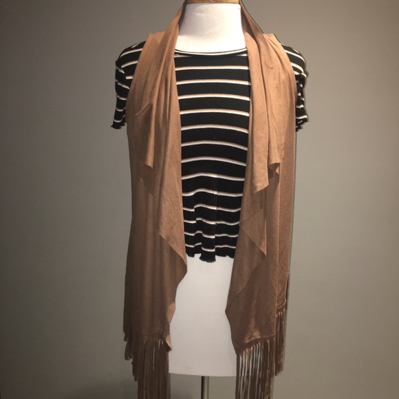 Ardene tshirt and 2 vests size M - Picture 3 of 8